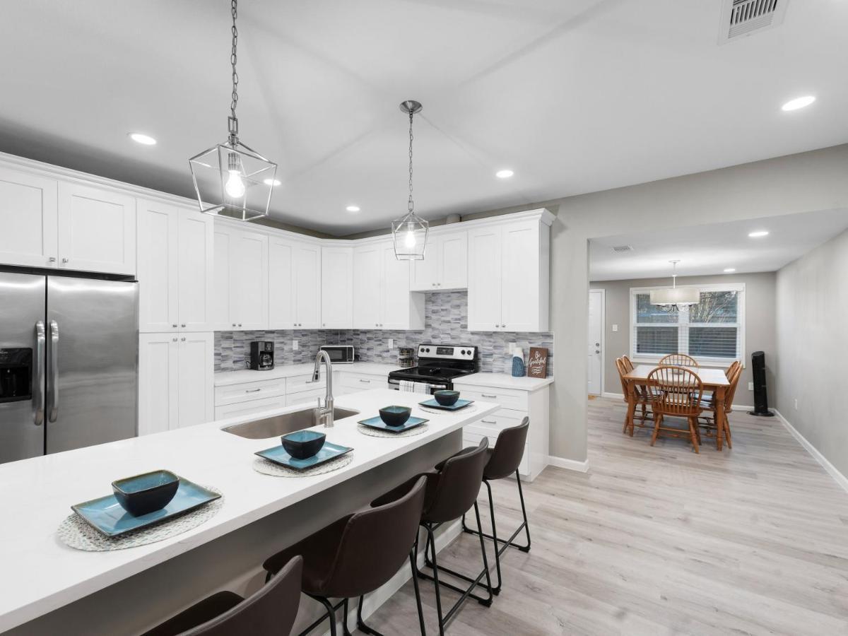 Escapes - Walk To And Restaurants Holiday home Galveston